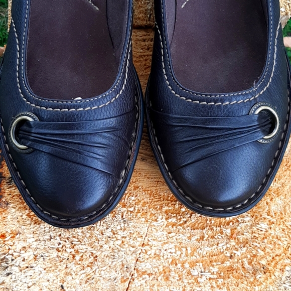 LADIES CLARKS Genuine Leather Flats shoes Brown color Size 8 - Picture 2 of 11